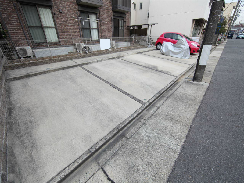 光ＨＯＵＳＥ 敷地内平面駐車場