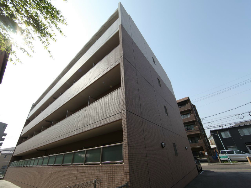 パークビラ瑞穂 外観　オートロック付　敷地内平面駐車場有　家具家電ご用意できます