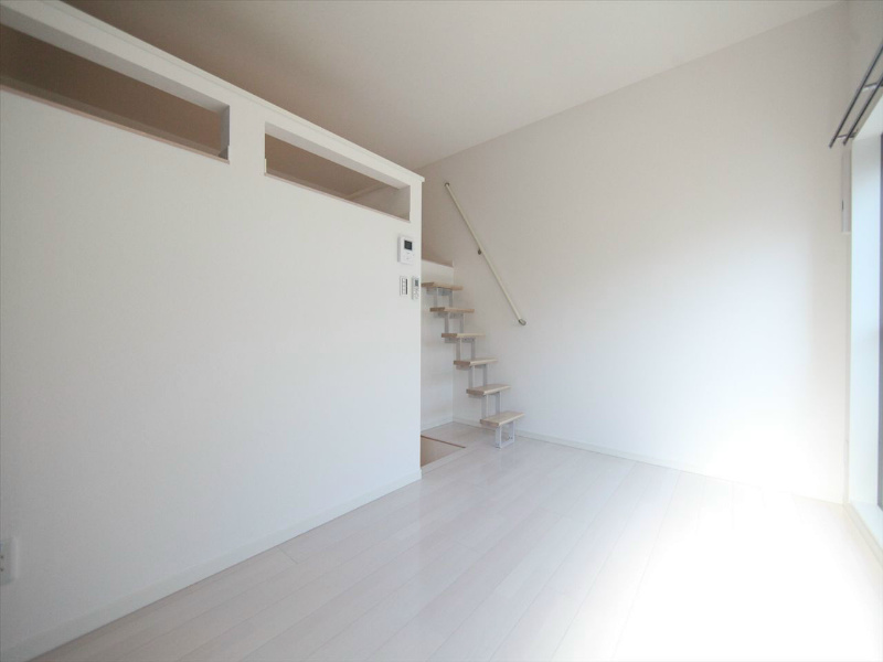 ＳＴＡＧＥ杉栄 洋室6.3帖　上階ロフト6.3帖（収納でも部屋でも使えます）