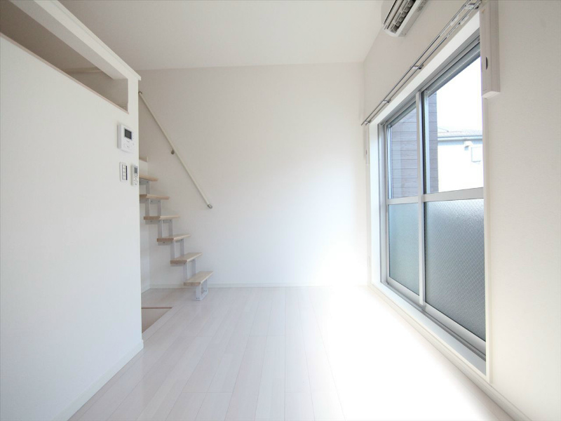 ＳＴＡＧＥ杉栄 洋室6.3帖　上階ロフト6.3帖（収納でも部屋でも使えます）