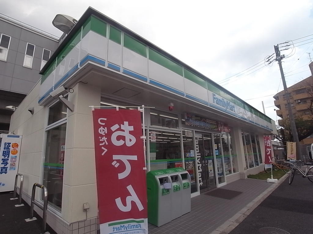 Grandtic Lana（ラナ） ファミリーマート 近鉄烏森駅前店 (コンビニ)