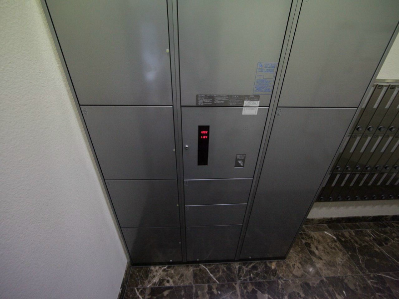 アーデン泉プレミア 宅配ＢＯＸ　不在時に荷物を受け取ることができます