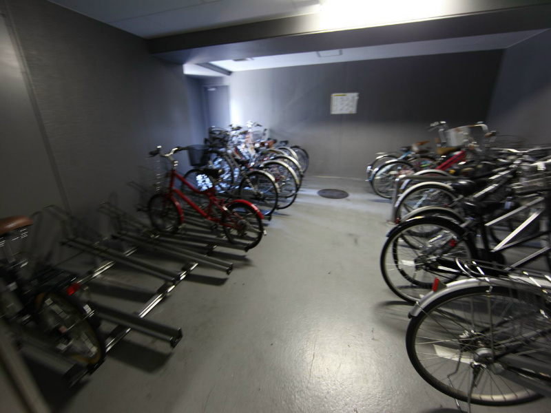 アーデン泉プレミア 屋根付駐輪場