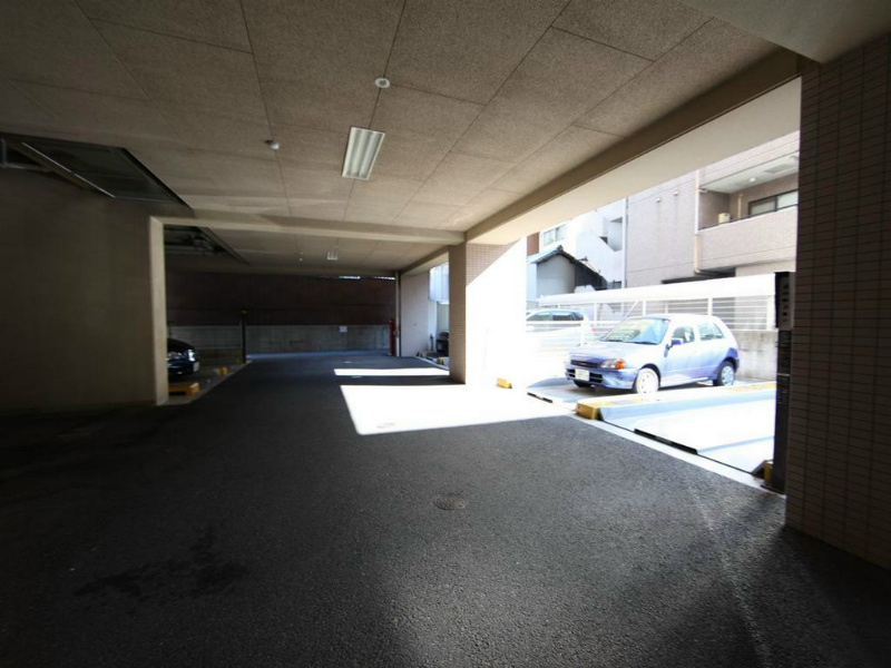 グレイス名駅 敷地内平置駐車場