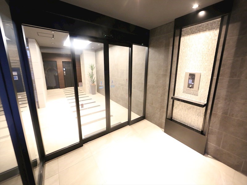 第16金山フクマルビル エントランス　オートロック　宅配ＢＯＸ　防犯カメラ