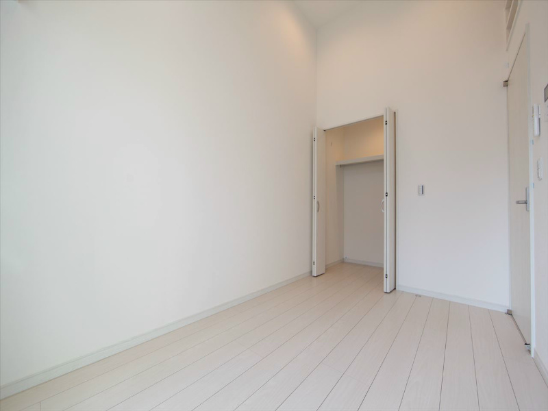 Ｌ’ｅｎｄｒｏｉｔ ａｐａｉｓａｎｔ新守町（ランドロアペザン新守町） 洋室5.1帖　ロフト5.3帖（収納でもお部屋でも使えます）