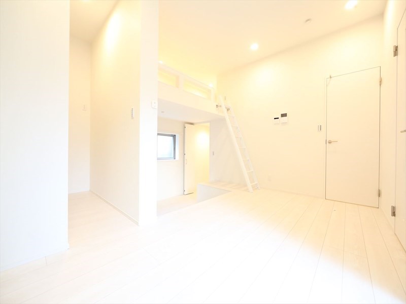 Ｒｅｐｏｓ外新町（ルポソトシンマチ） ＬＤＫ8.3帖　洋室4.2帖　ロフト3.9帖　同仕様写真