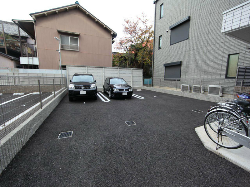 愛知県名古屋市中村区太閤通７丁目 敷地内平面駐車場