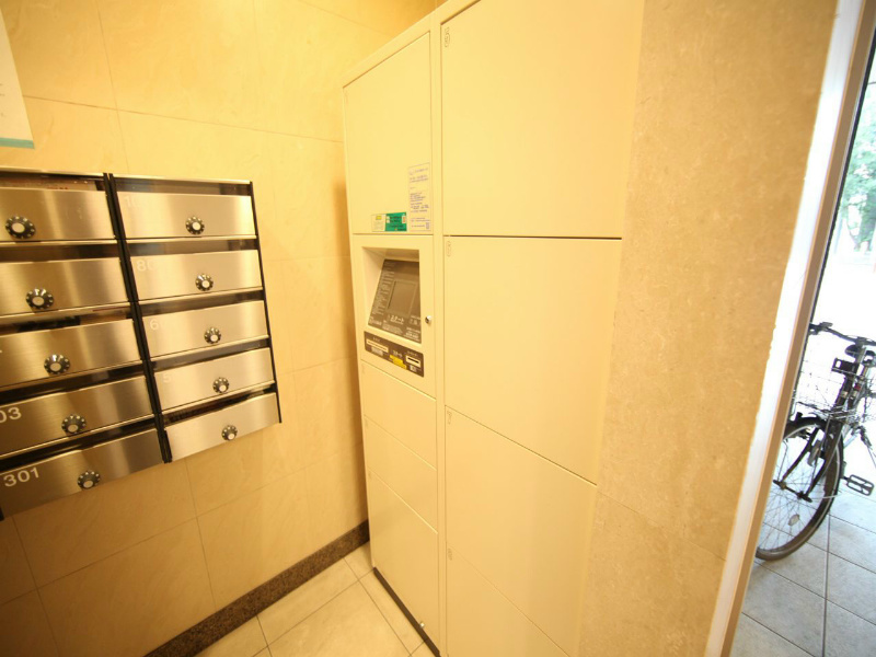 フロレスタ名駅 宅配ＢＯＸ付　不在時に荷物を受け取ることができます