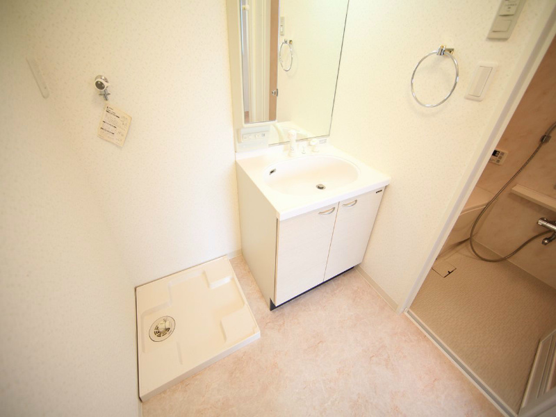 フロレスタ名駅 脱衣所　独立洗面台（シャンプードレッサー）洗濯機用意できます