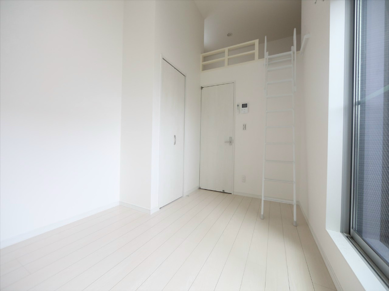 ＣＲＡＳＴＩＮＥ高畑 洋室5.6帖　ロフト4.３帖（収納でもお部屋でも使えます）