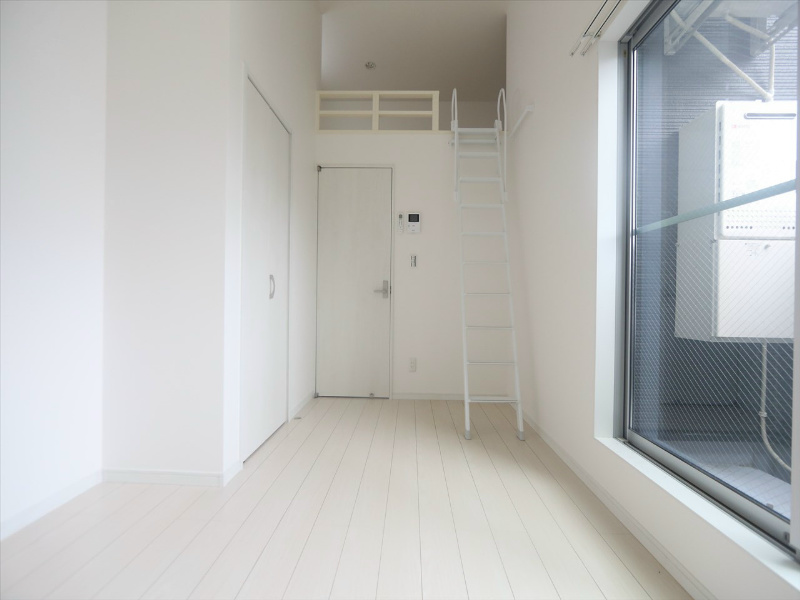 ＣＲＡＳＴＩＮＥ高畑 洋室5.6帖　ロフト4.３帖（収納でもお部屋でも使えます）