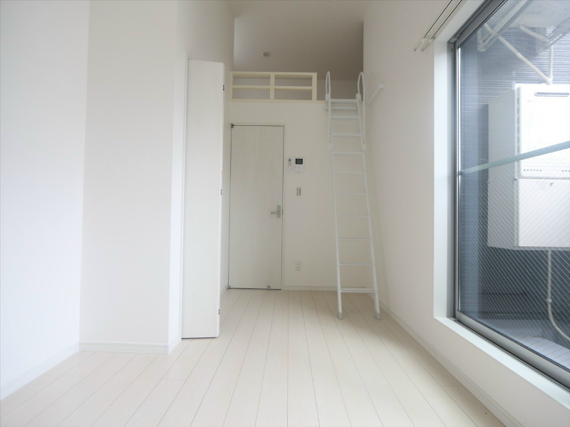 ＣＲＡＳＴＩＮＥ高畑 洋室5.6帖　ロフト4.３帖（収納でもお部屋でも使えます）