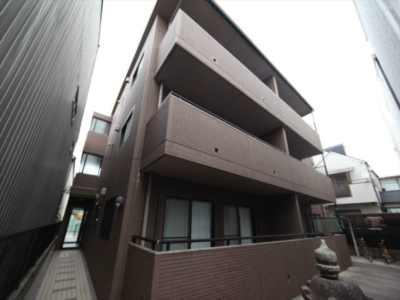 外観　オートロック付　外壁タイル張り　屋根付き駐輪場