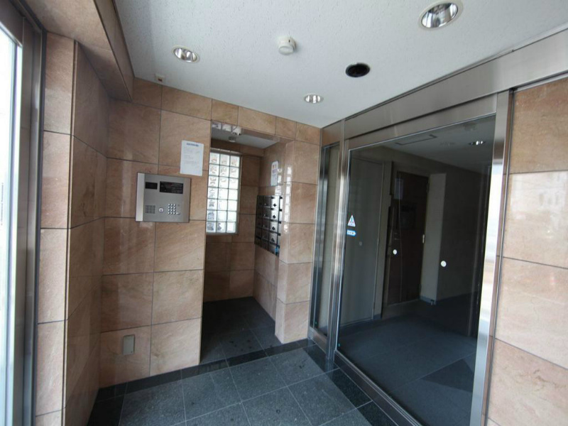エスポアール千種 エントランス　オートロック付　防犯カメラ付　宅配ＢＯＸ付