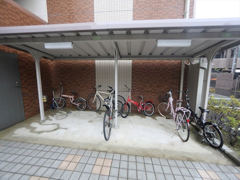 グレンパーク今池南WEST 屋根付き駐輪場