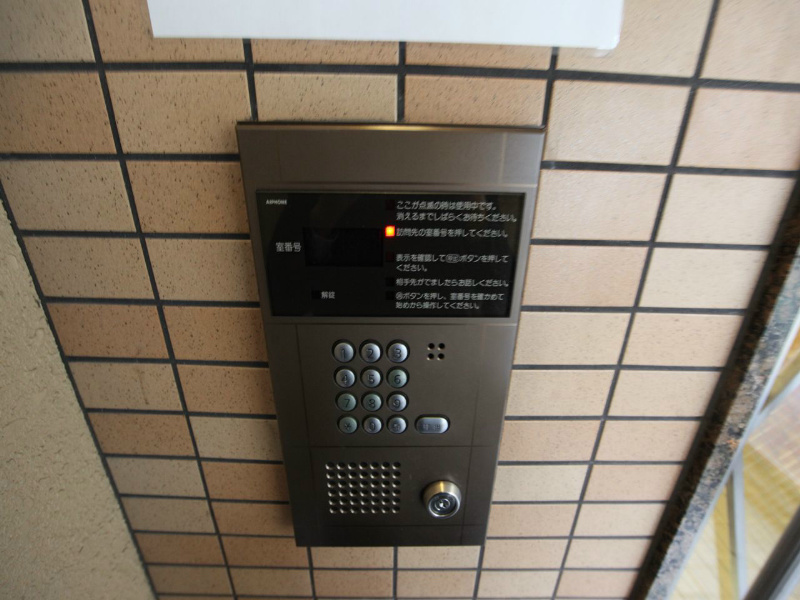 秀明館 エントランス　オートロック
