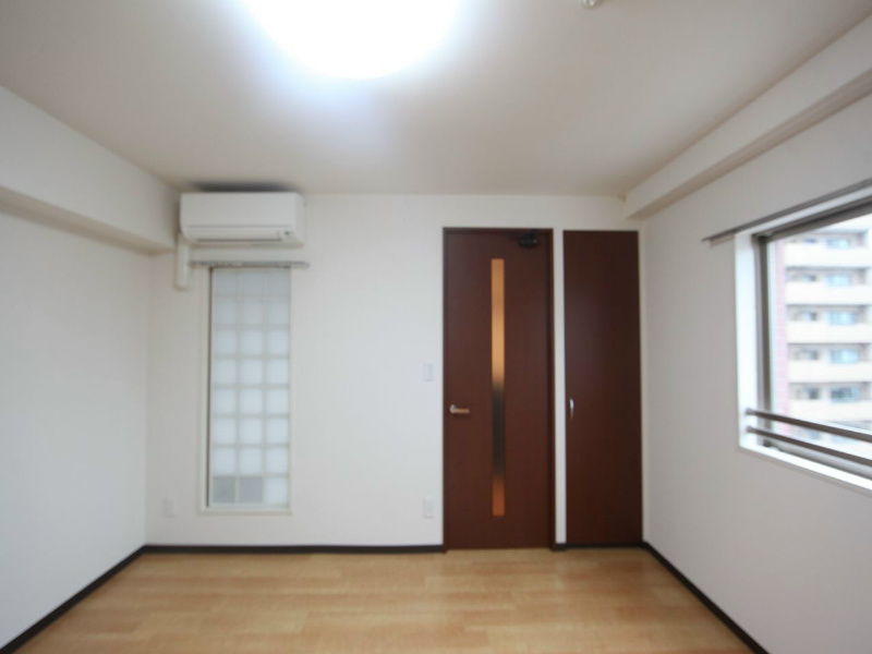 ヴァリエ東別院 ＬＤＫ9.8帖　エアコン付　角部屋　窓付（換気良好）