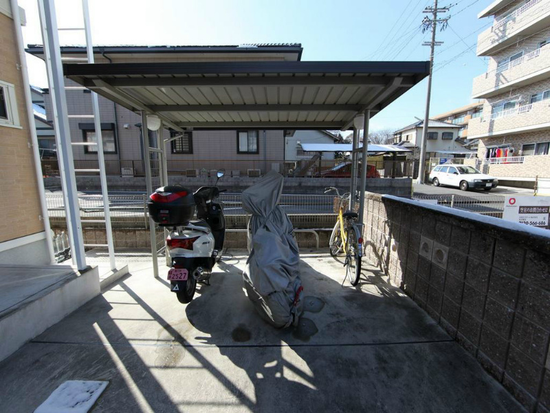 アンフィニドミール 屋根付き駐輪場