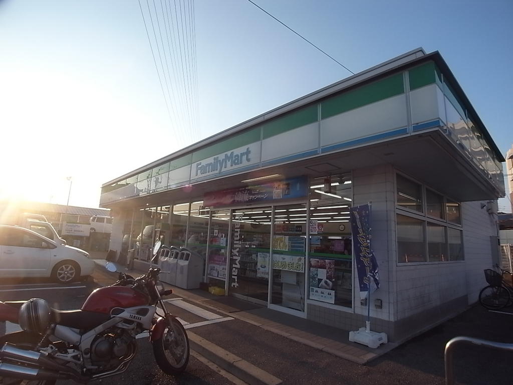アンフィニドミール ファミリーマート粕畠三丁目店 (コンビニ)