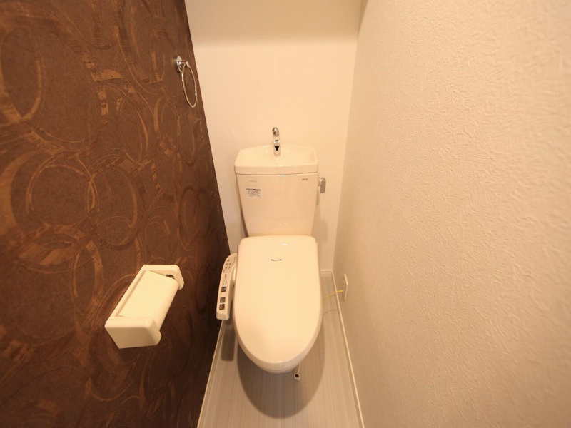 カトルセゾン彩 温水洗浄暖房便座付トイレ　同型写真
