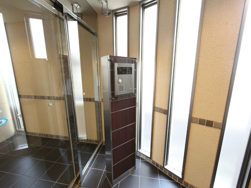 プロビデンス杁中 エントランス　オートロック付　宅配ＢＯＸ付　防犯カメラ付