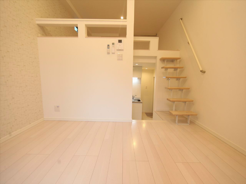 ニューストラーダ 洋室6.5帖　ロフト6.1帖（収納でも部屋でも使えます）