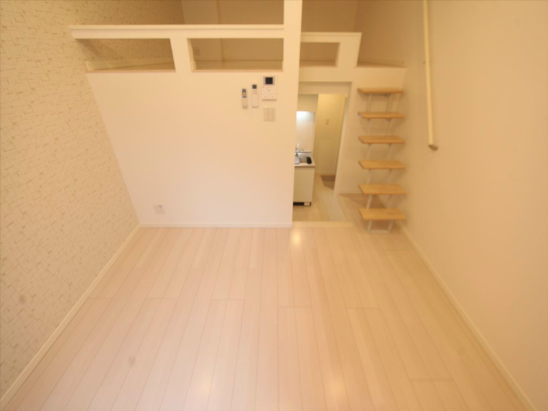 ニューストラーダ 洋室6.5帖　ロフト6.1帖（収納でも部屋でも使えます）