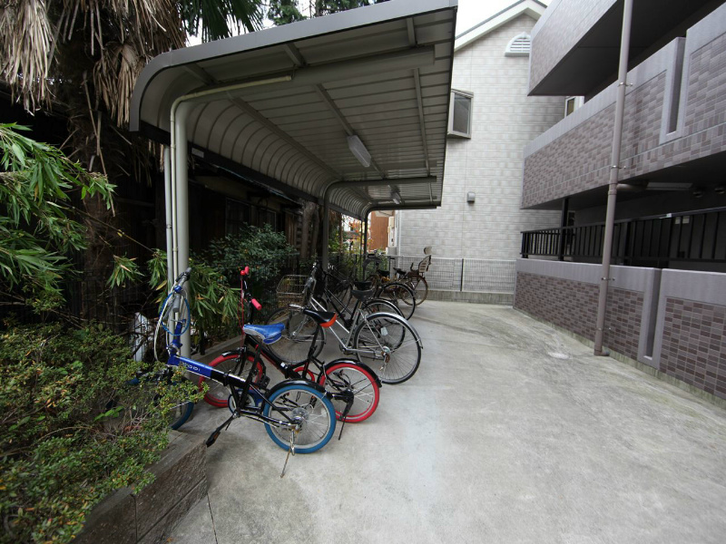 プリミエール八幡 屋根付き駐輪場