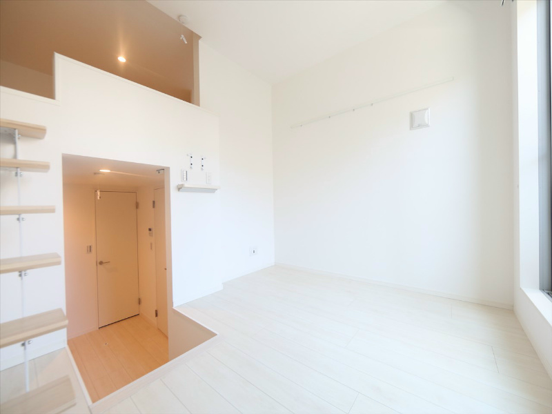 アルバーノ道徳北町 洋室5.9帖　上段ロフト6.2帖（収納でも部屋でも使えます）