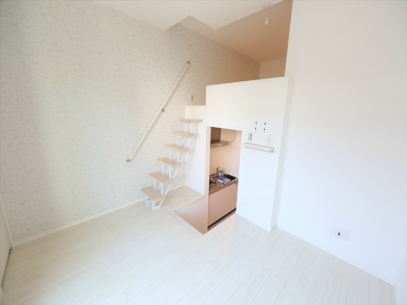 アルバーノ道徳北町 洋室5.9帖　上段ロフト6.2帖（収納でも部屋でも使えます）