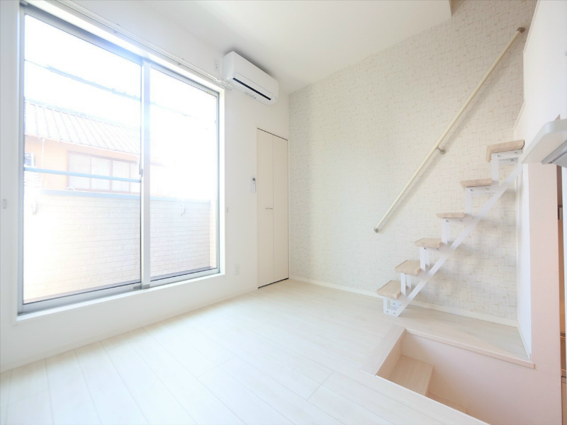 アルバーノ道徳北町 洋室5.9帖　上段ロフト6.2帖（収納でも部屋でも使えます）
