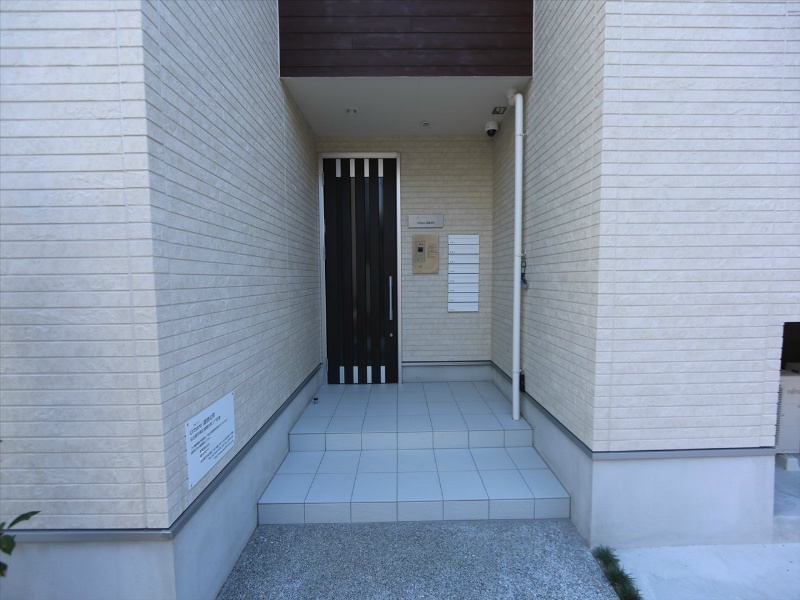 アルバーノ道徳北町 エントランス　オートロック　防犯カメラ付　集合ポスト有り