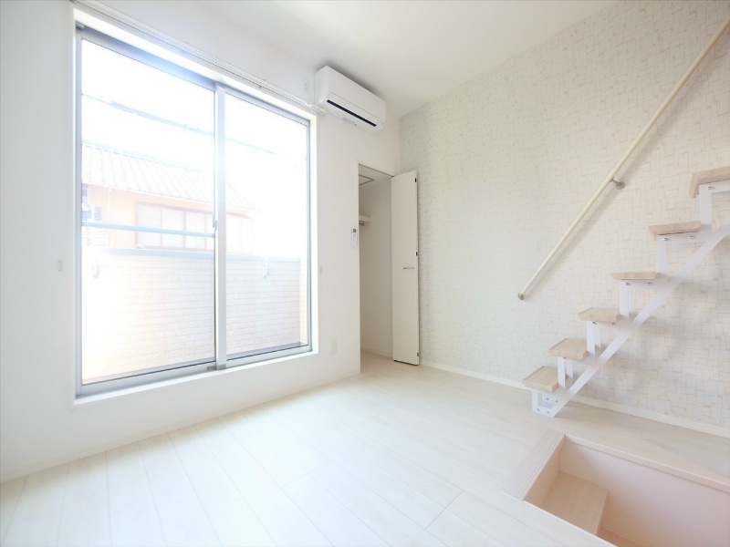 アルバーノ道徳北町 洋室5.9帖　上段ロフト6.2帖（収納でも部屋でも使えます）