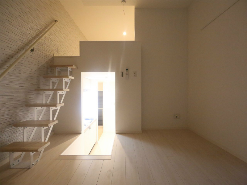 アルバーノ道徳北町 洋室5.9帖　上段ロフト6.2帖（収納でも部屋でも使えます）