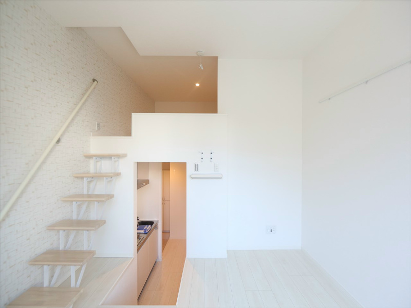 アルバーノ道徳北町 洋室5.9帖　上段ロフト6.2帖（収納でも部屋でも使えます）