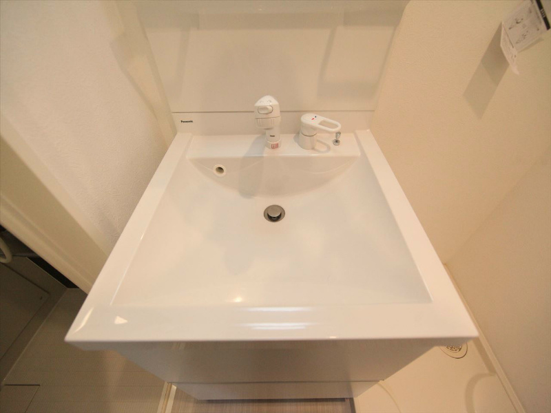Ｋ’ｓＧａｒｄｅｎ栄生 脱衣所　独立洗面台（シャンプードレッサー）洗濯機用意できます