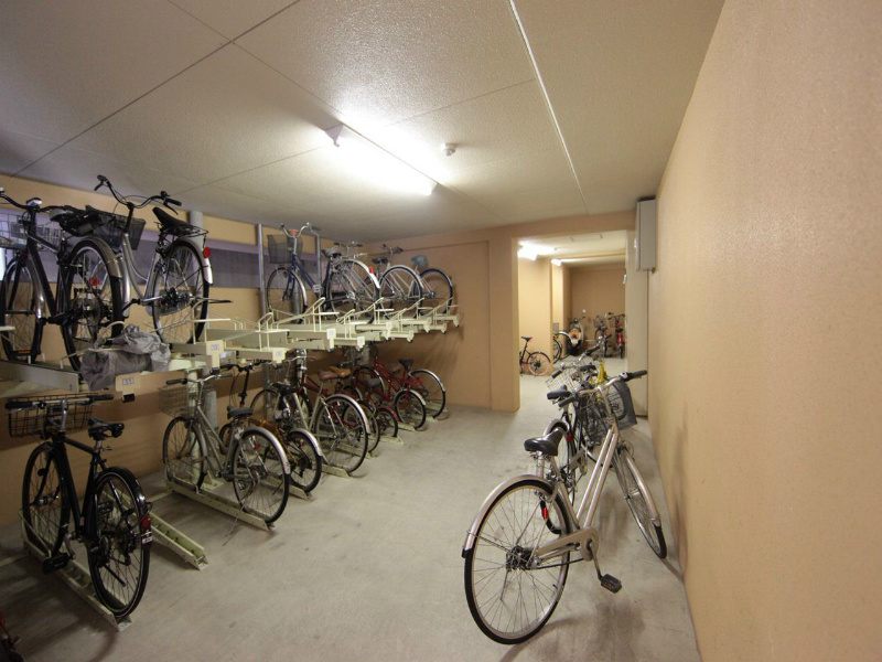 セレブランド堀田駅前 屋根付駐輪場
