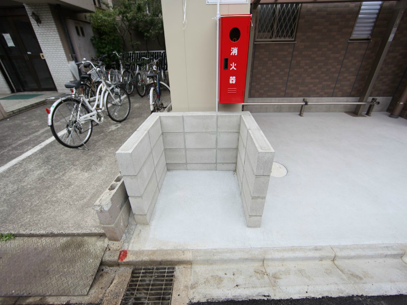 Ｆｉｋａ　ｋａｎａｙａｍａ（フィカカナヤマ） 敷地内ゴミ捨て場