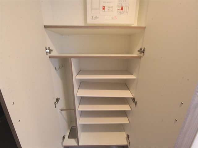エスリード池下レスティア 玄関（シューズボックス完備）