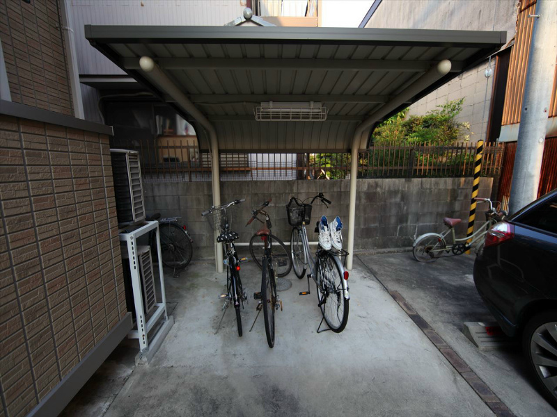 ウェリナII 屋根付き駐輪場