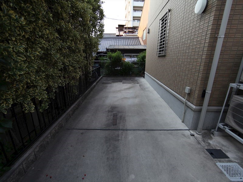 ウェリナII 敷地内平面駐車場