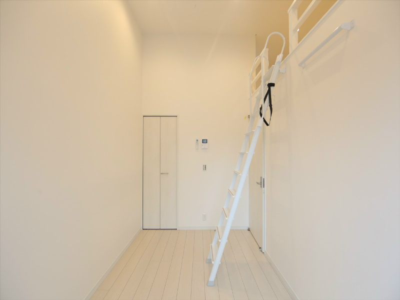 ＭａｕｒｕｒｕＨａｔｔａ（マルルハッタ） 洋室5.2帖　ロフト5.4帖（収納でも部屋でも使えます）