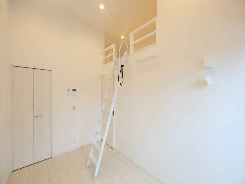 ＭａｕｒｕｒｕＨａｔｔａ（マルルハッタ） 洋室5.2帖　ロフト5.4帖（収納でも部屋でも使えます）