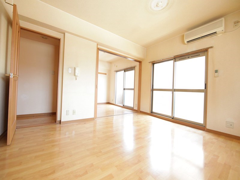 ＧＬＡＤＷＩＮ山王（グラッドウィン山王） ＬＤＫ14.9帖　洋室4.7帖とつなげても仕切っても使えます