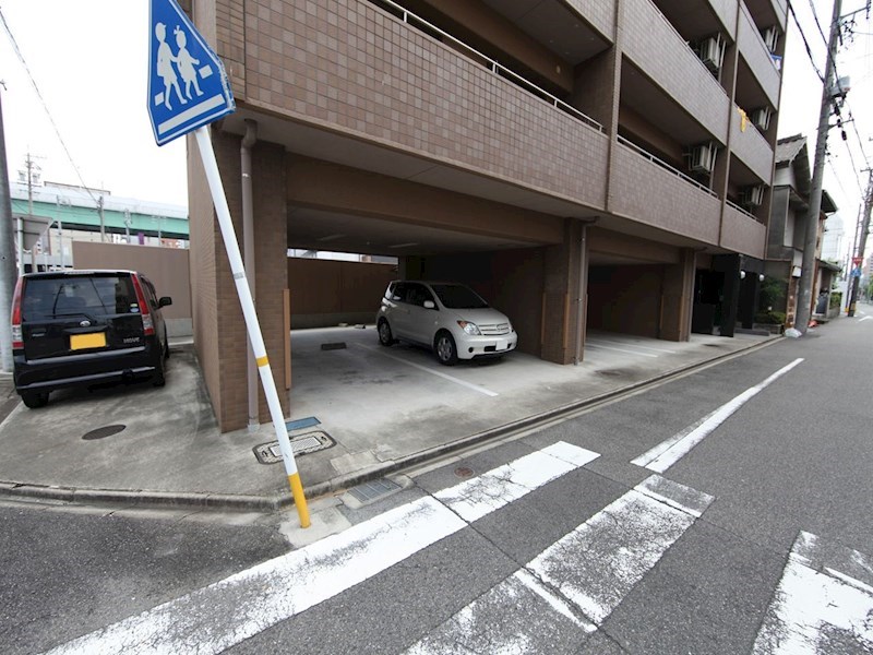 ＧＬＡＤＷＩＮ山王（グラッドウィン山王） 敷地内平面駐車場