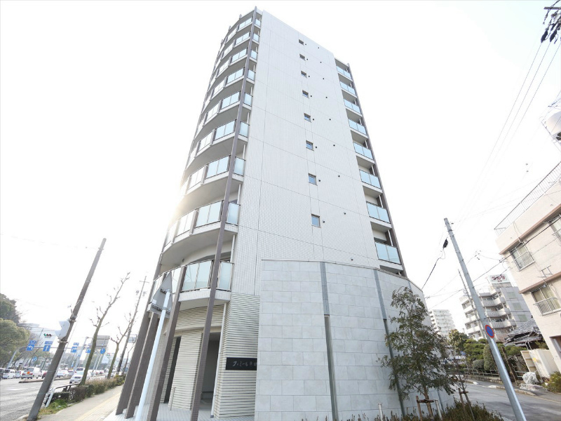 ファミール熱田 外観　オートロック　外壁タイル張り