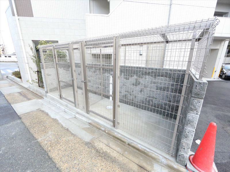 ファミール熱田 敷地内ゴミ捨て場