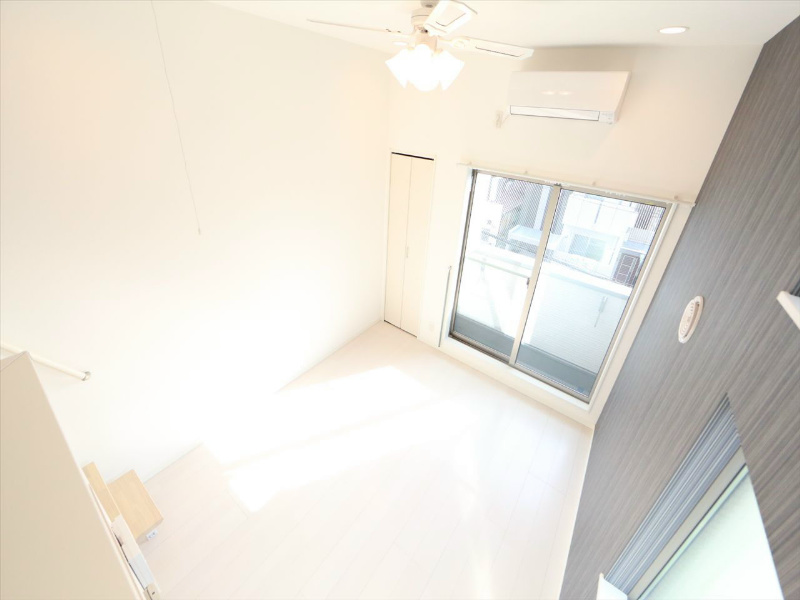 グランシャリオ 洋室6.4帖　上階ロフト6.3帖（収納でも部屋でも使えます）