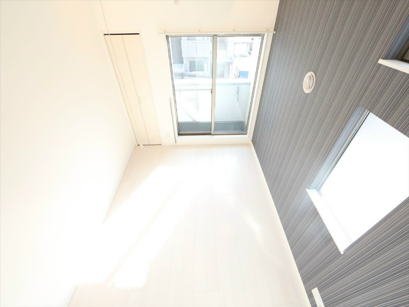 グランシャリオ 洋室6.4帖　上階ロフト6.3帖（収納でも部屋でも使えます）